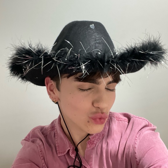 Profile Picture of Matthew Keaton (@matthewkk) on Poshmark