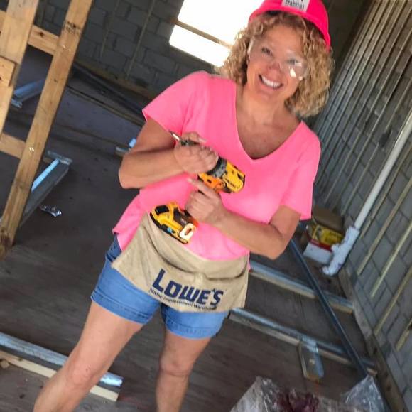 Profile Picture of Amy Walcoff (@amywalcoff) on Poshmark