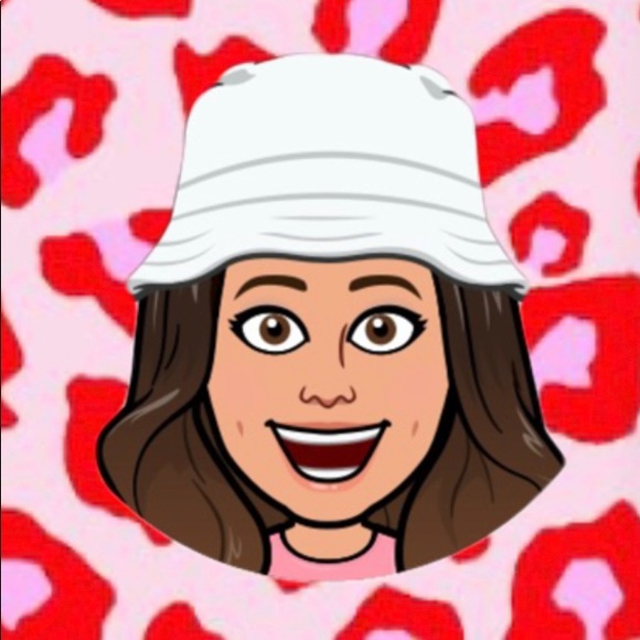 Profile Picture of Robin Morrison (@robins_stuff) on Poshmark