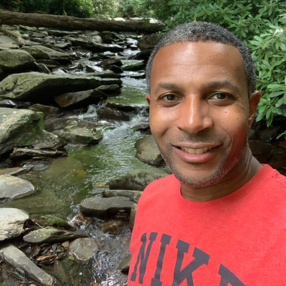 Profile Picture of Carlton Coleman jr (@cthatguy) on Poshmark