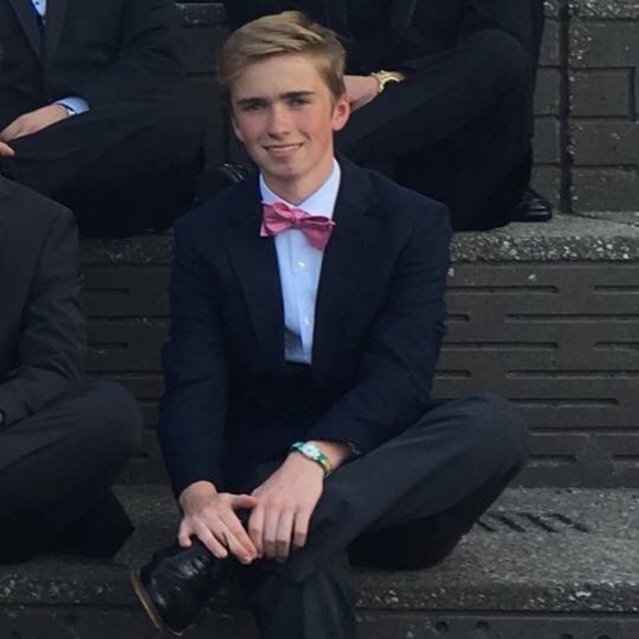 Profile Picture of Michael Holmen (@mickholmen) on Poshmark