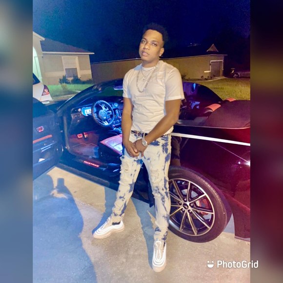 Profile Picture of Frantz Tiga (@youngt305) on Poshmark