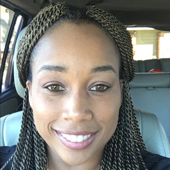 Profile Picture of Simone Adams (@msadams581) on Poshmark