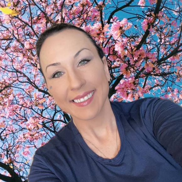Profile Picture of Karen Squires (@karenhynes2011) on Poshmark