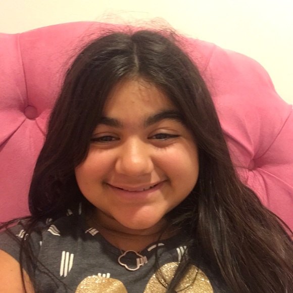 Profile Picture of Kloe Taheri (@kloet) on Poshmark