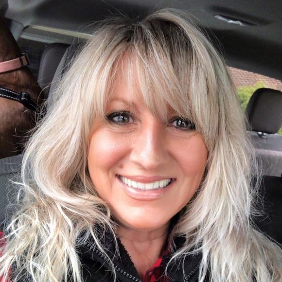 Profile Picture of Donna Moncelsi (@donnamon_66) on Poshmark