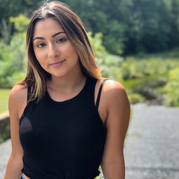 Profile Picture of Isabel Quiroz (@quirozis) on Poshmark