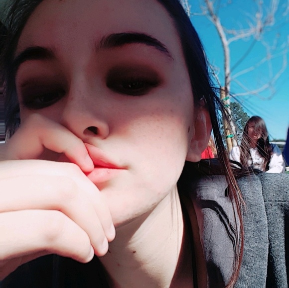 Profile Picture of Emmalynn Chrisinger (@e_chrisinger) on Poshmark