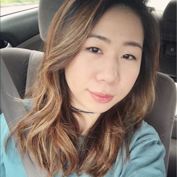 Profile Picture of Kim Ly (@kimlyhong) on Poshmark