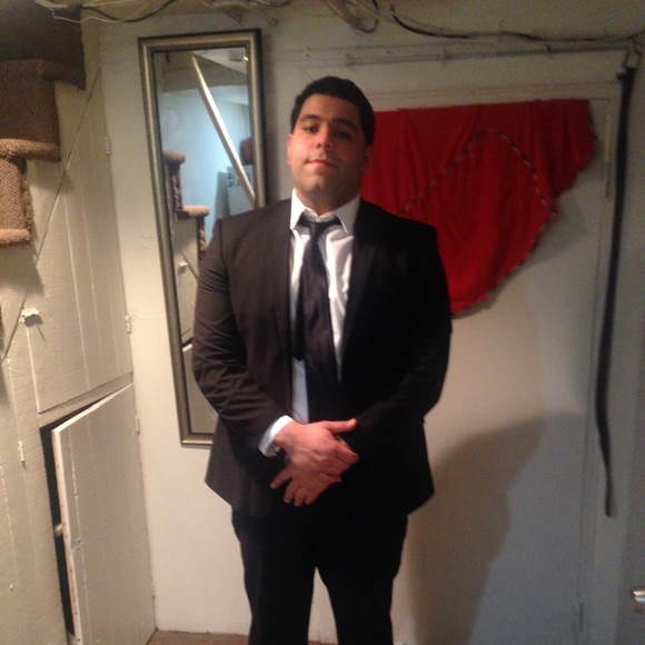 Profile Picture of Raddad Raddad (@raddad215) on Poshmark