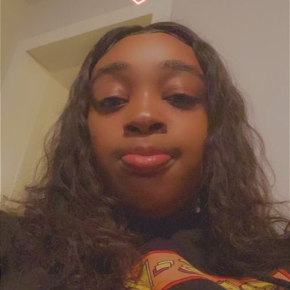 Profile Picture of Ashanti Ashanti (@ashantix3) on Poshmark