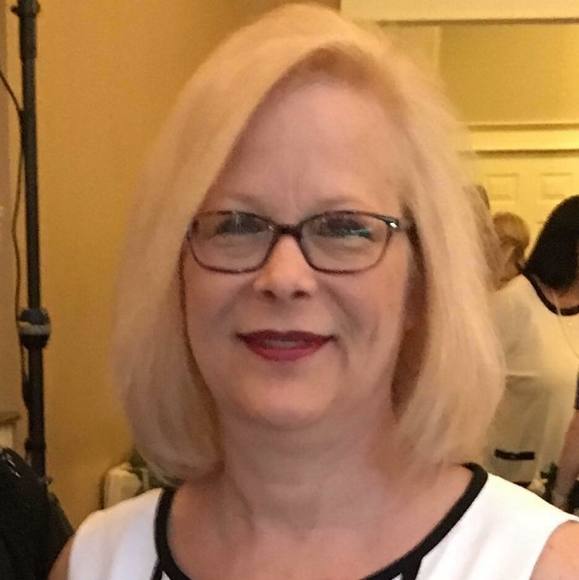 Profile Picture of Denise Schneider (@taffygirl62) on Poshmark