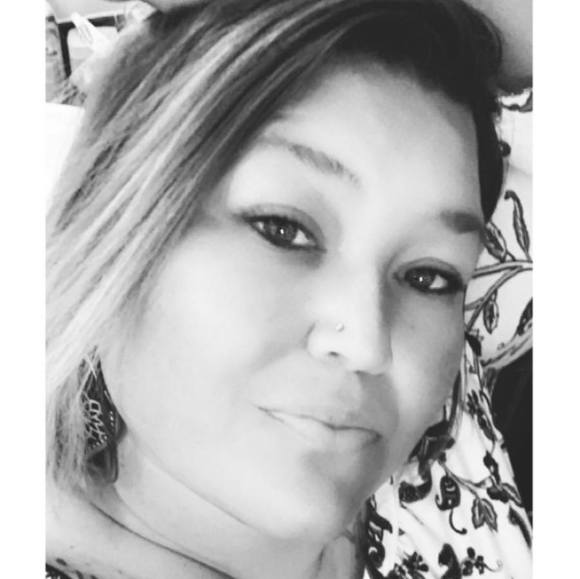 Profile Picture of Melissa Harlow mccloud (@1sweethoneybee) on Poshmark