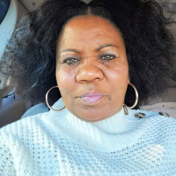 Profile Picture of Alicia Relford (@aliciarelford) on Poshmark