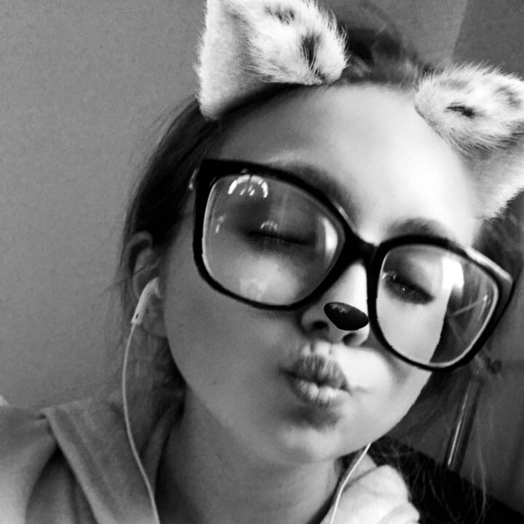 Profile Picture of Molly Gianotti (@mollygianotti) on Poshmark