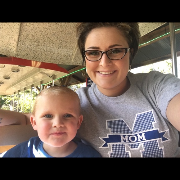 Tatum Obriant - Poshmark Profile Picture of Tatum Obriant (@taobriant) on Poshmark