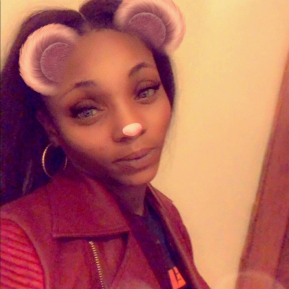 Profile Picture of Joyla Nicholson (@joyla3) on Poshmark