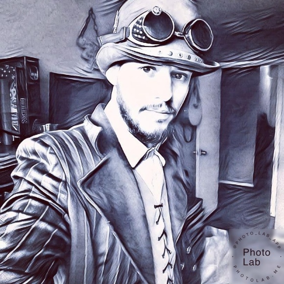 Profile Picture of Dustin Compton (@dustincompton15) on Poshmark