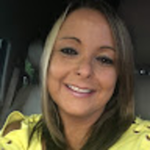 Profile Picture of Karen Bremer (@kjbremer1967) on Poshmark