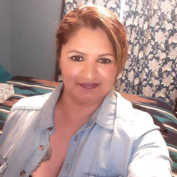 Profile Picture of Anna Alba (@annaluisa29) on Poshmark