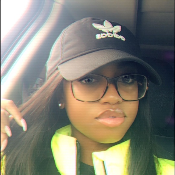 Profile Picture of Peyton David (@peytondavid_) on Poshmark