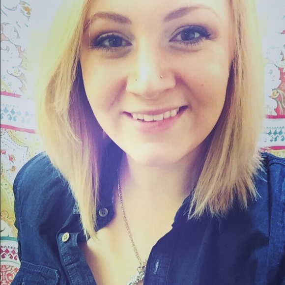 Profile Picture of Maggie Backiewicz (@mmmaggieb) on Poshmark
