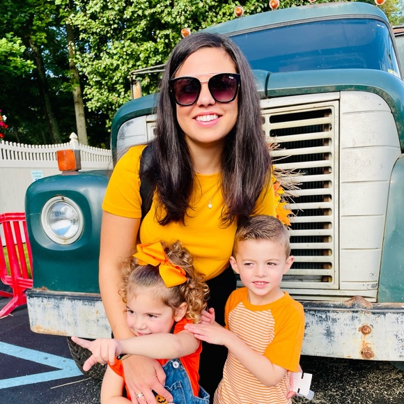 Profile Picture of Christina Dillon (@christinadil535) on Poshmark