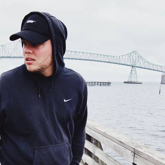 Profile Picture of Andrew Queener (@andrewqueener) on Poshmark