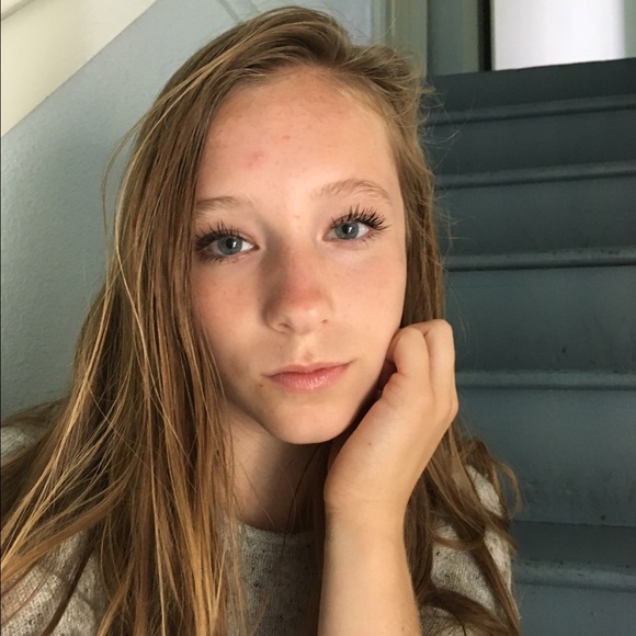 Profile Picture of Analena Vanderzwaag (@analena) on Poshmark