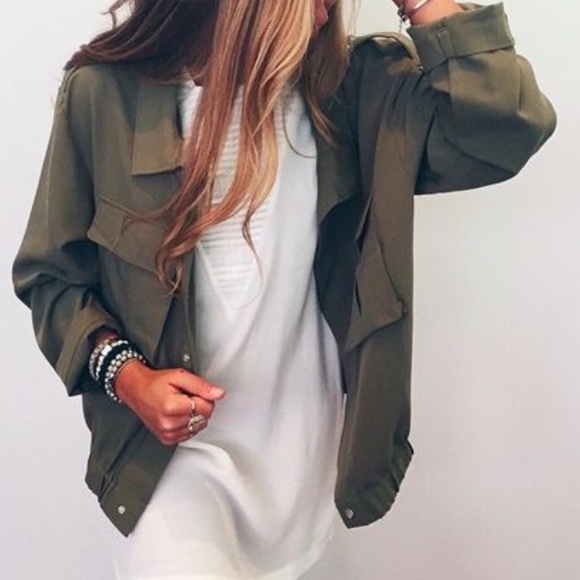 Profile Picture of Amanda Denham (@amanda_b_d) on Poshmark