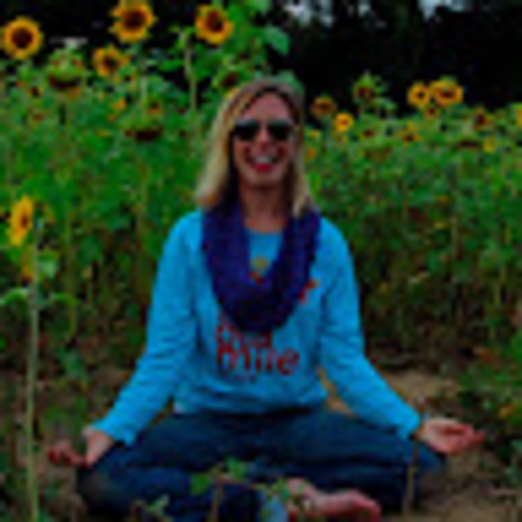 Profile Picture of Amy Ebling (@amyhebling) on Poshmark