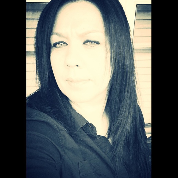 Profile Picture of Carmen Keitt (@ckeitt) on Poshmark