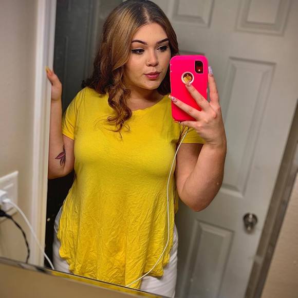 Kyla Gesch - Poshmark Profile Picture of Kyla Gesch (@kylagesch123) on Poshmark