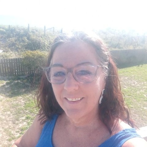 Profile Picture of Sue Edick (@hairthatrocks68) on Poshmark