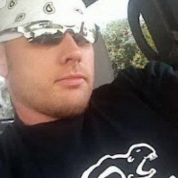 Profile Picture of Stuart Humphreys (@stuhump) on Poshmark