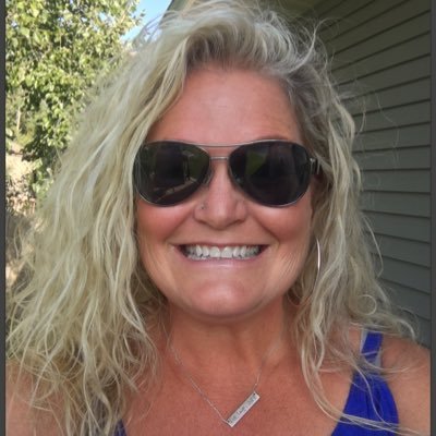 Profile Picture of Kim Hutchens (@KimHutchens2) on Twitter