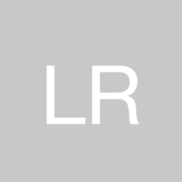 Profile Picture of Lara Reyes (@laaruhhh) on Poshmark