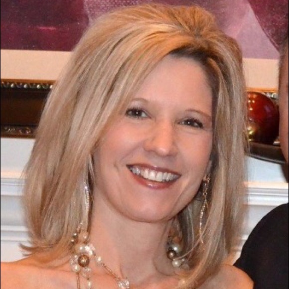 Profile Picture of Jannette Maki buckley (@chicreplay) on Poshmark