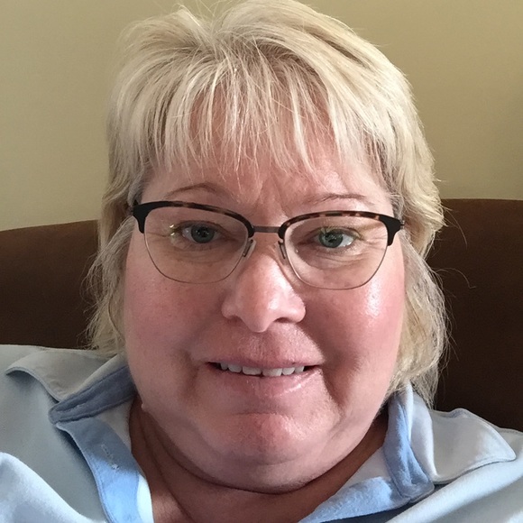 Profile Picture of Dianna Dahlenburg (@dldahlenburg) on Poshmark