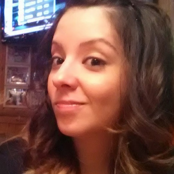 Profile Picture of Miriam Cuellar (@mir213) on Poshmark