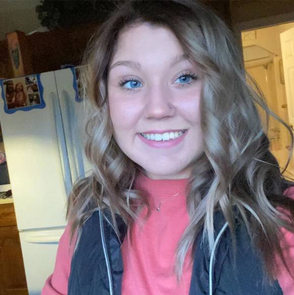 Profile Picture of Trisa Buffer (@treneebuffer) on Poshmark