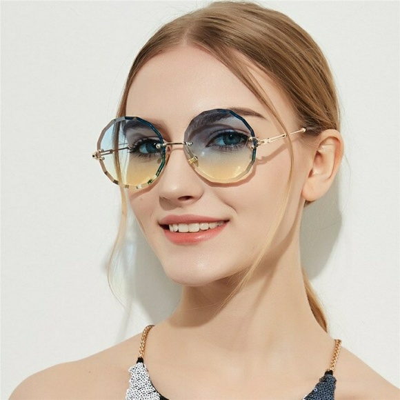 Profile Picture of Kimone S (@kkimone690) on Poshmark