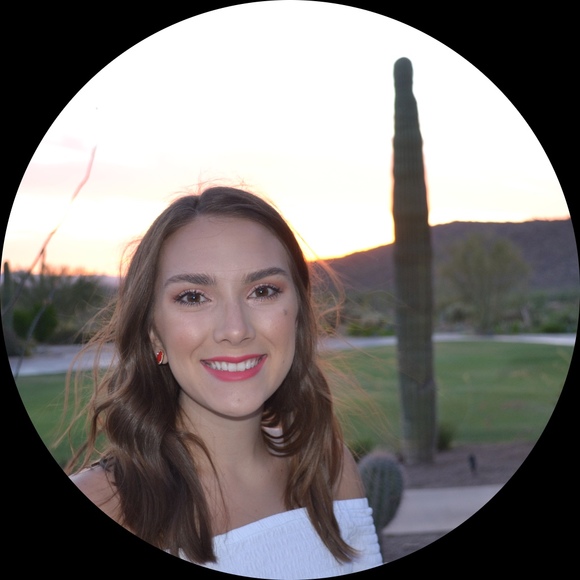 Profile Picture of Rebecca Vorholzer (@rvorholzer) on Poshmark