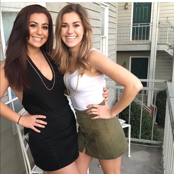 Profile Picture of Amberl Issis (@adissis) on Poshmark