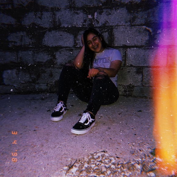 Profile Picture of Isabel Fragoso (@isafraxo) on Poshmark