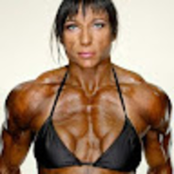 Profile Picture of Sarah Wade (@lowbrow85) on Poshmark