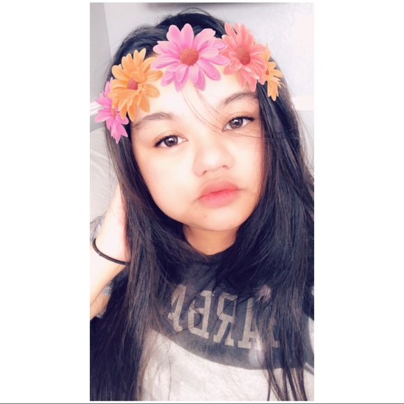 Profile Picture of Kate Placides (@kateyfaaat) on Poshmark