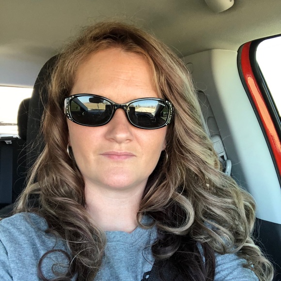 Profile Picture of Danielle Enlow (@danielle05) on Poshmark