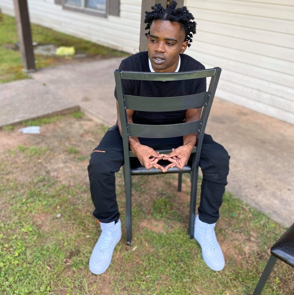 Profile Picture of Gulley Gulley (@jmerckjmerck) on Poshmark