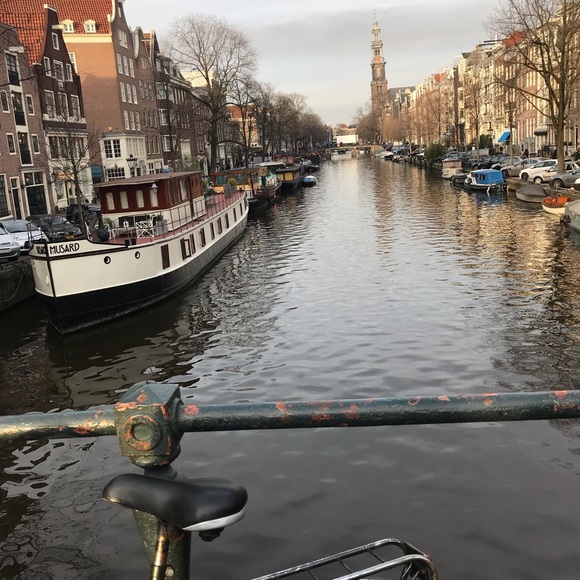 Profile Picture of Daniela Barragan (@dani58ela) on Poshmark